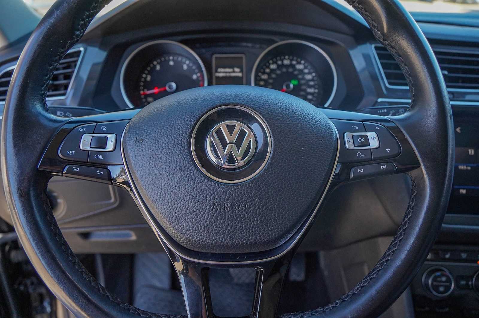 Thumbnail: 2018 Volkswagen Tiguan - 12