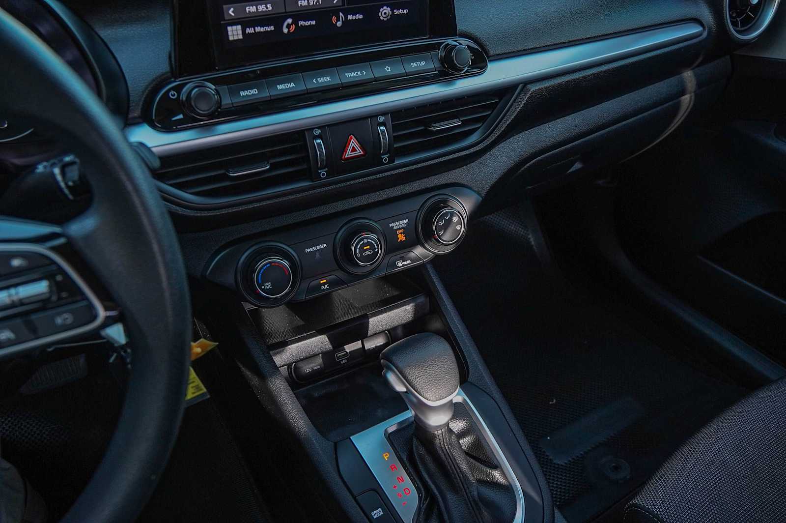 Thumbnail: 2022 Kia Forte - 17