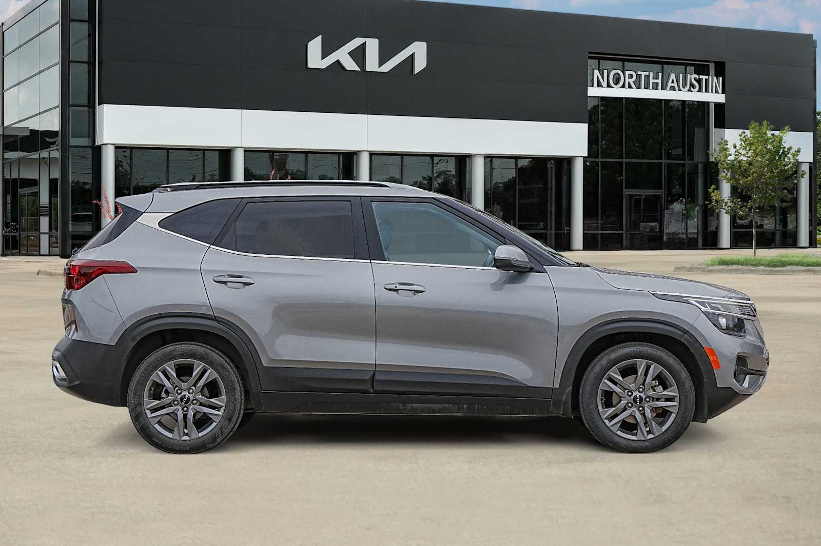 Thumbnail: 2023 Kia Seltos - 7