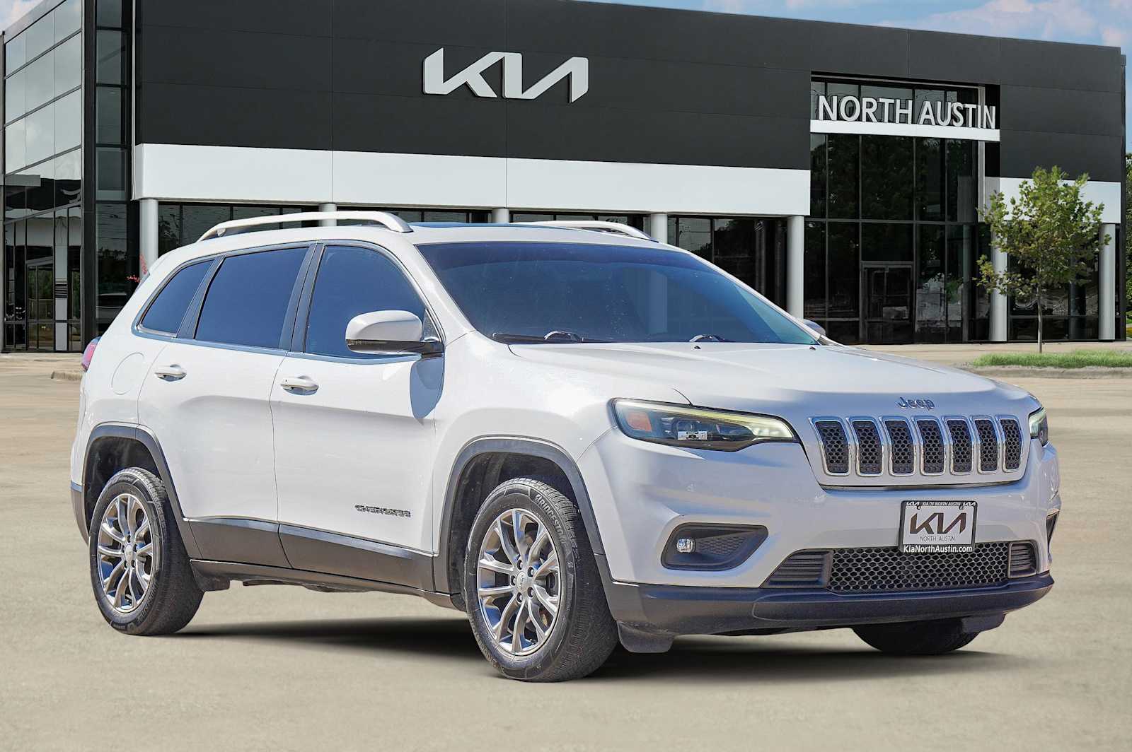 Thumbnail: 2019 Jeep Cherokee - 8