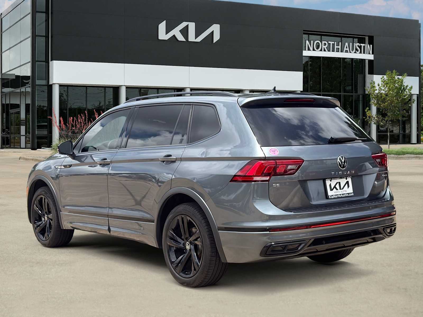 Thumbnail: 2024 Volkswagen Tiguan - 7