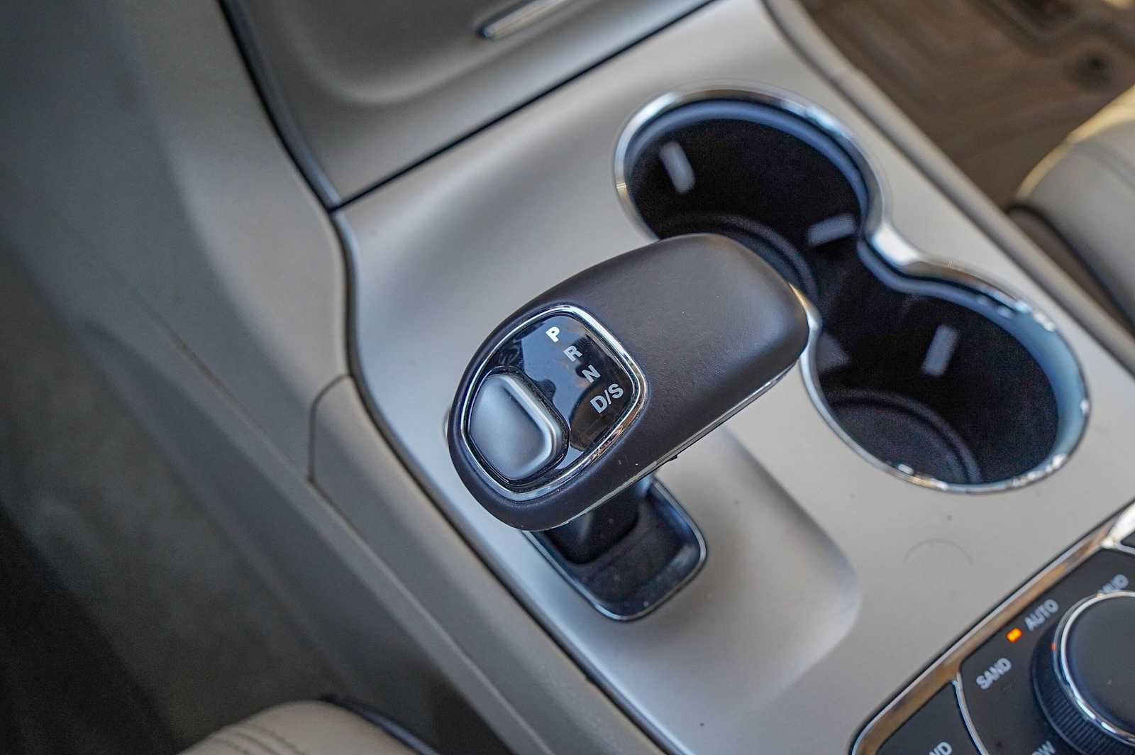 Thumbnail: 2015 Jeep Grand Cherokee - 21