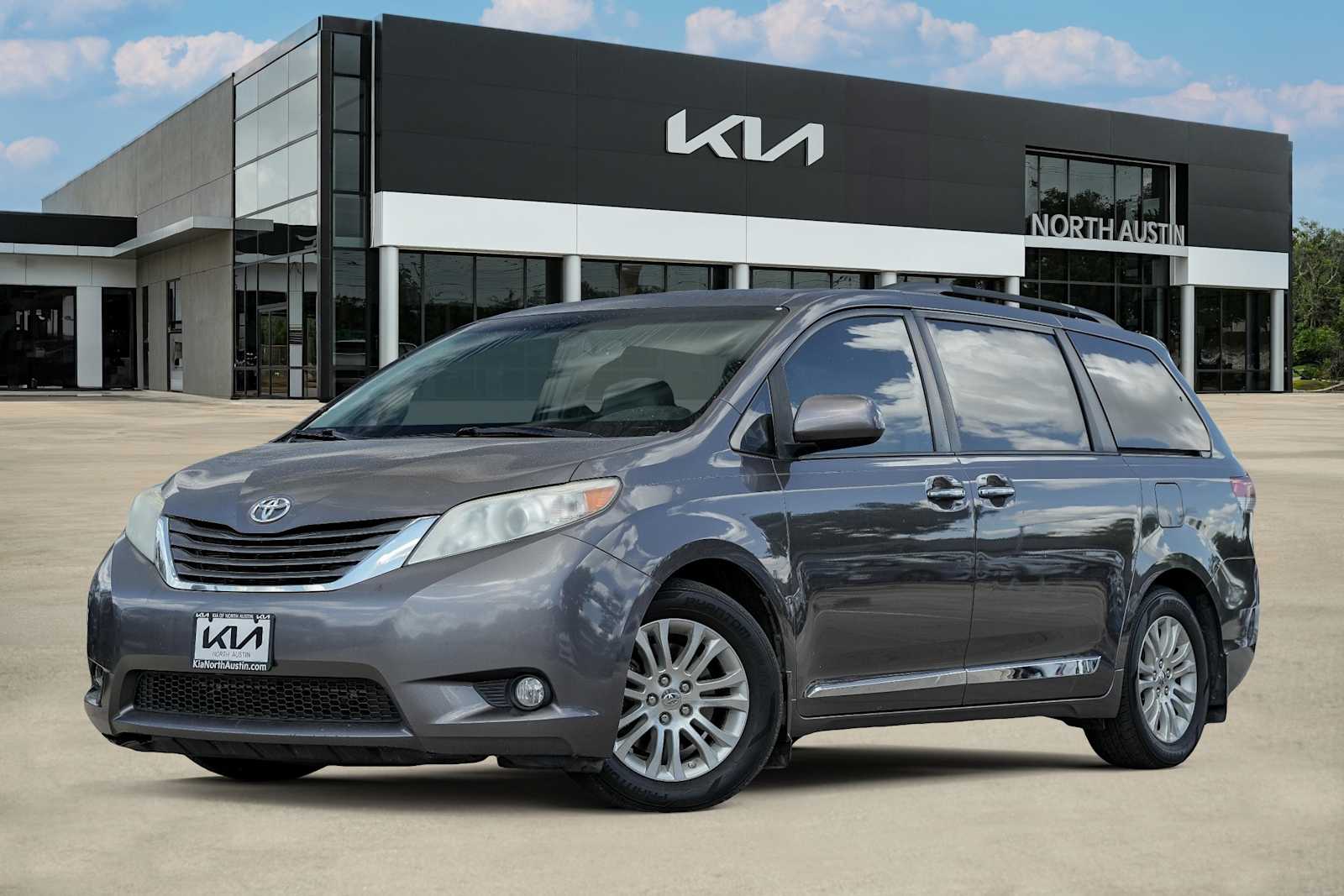 2013 Toyota Sienna XLE -
                  Austin, TX