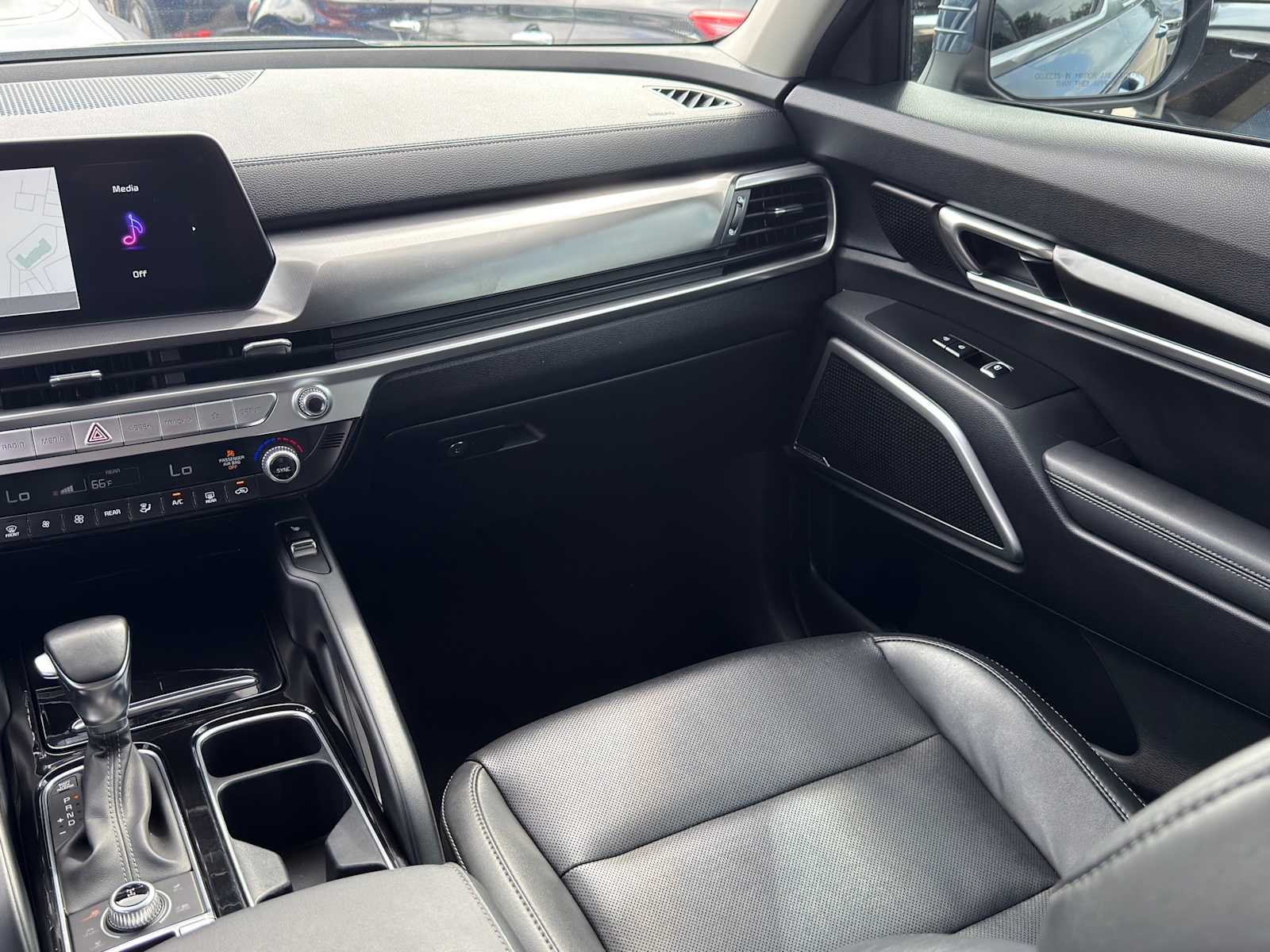 Thumbnail: 2023 Kia Telluride - 23