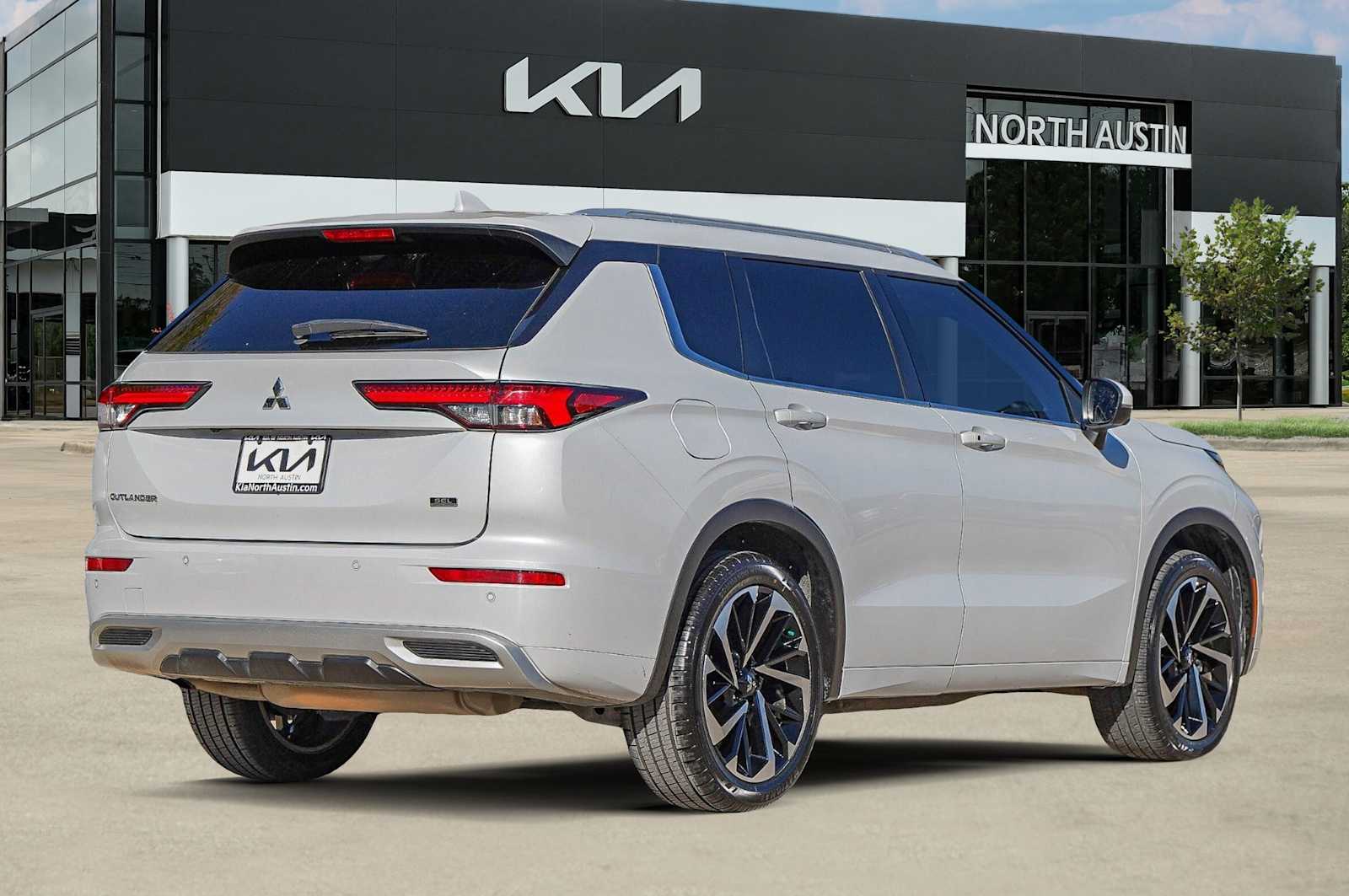 Thumbnail: 2022 Mitsubishi Outlander - 6