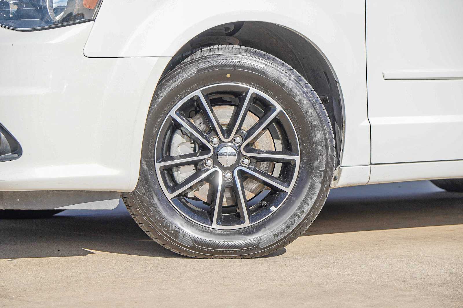 Thumbnail: 2017 Dodge Grand Caravan - 2