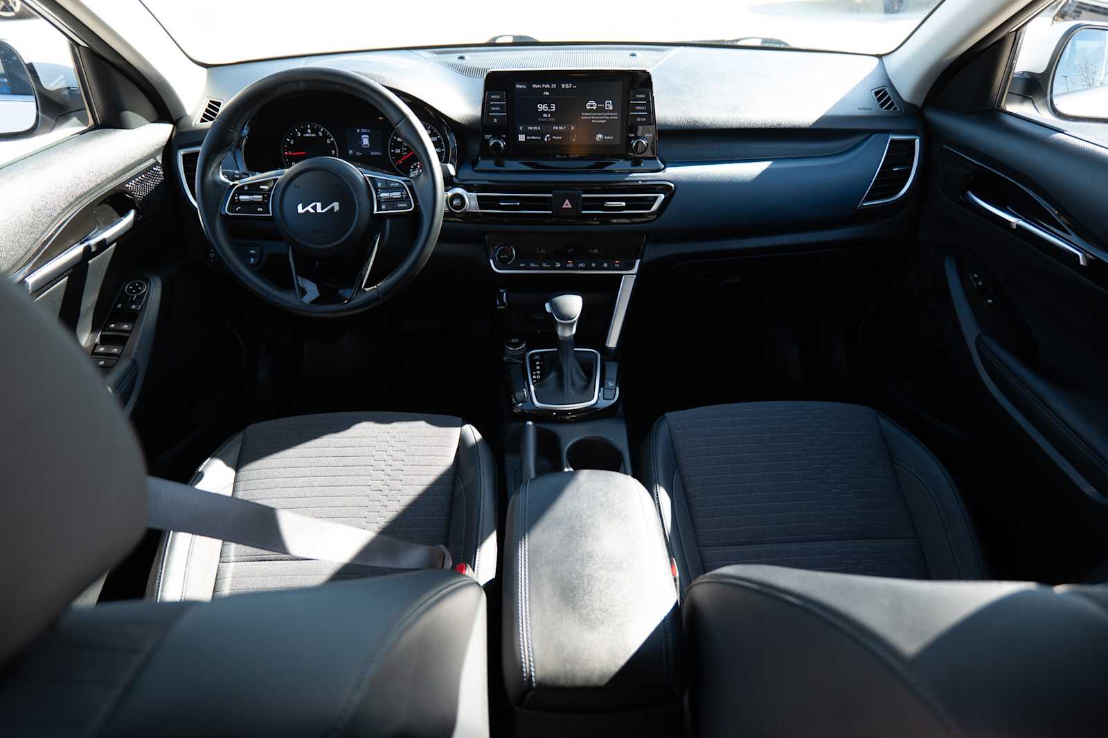 Thumbnail: 2023 Kia Seltos - 25