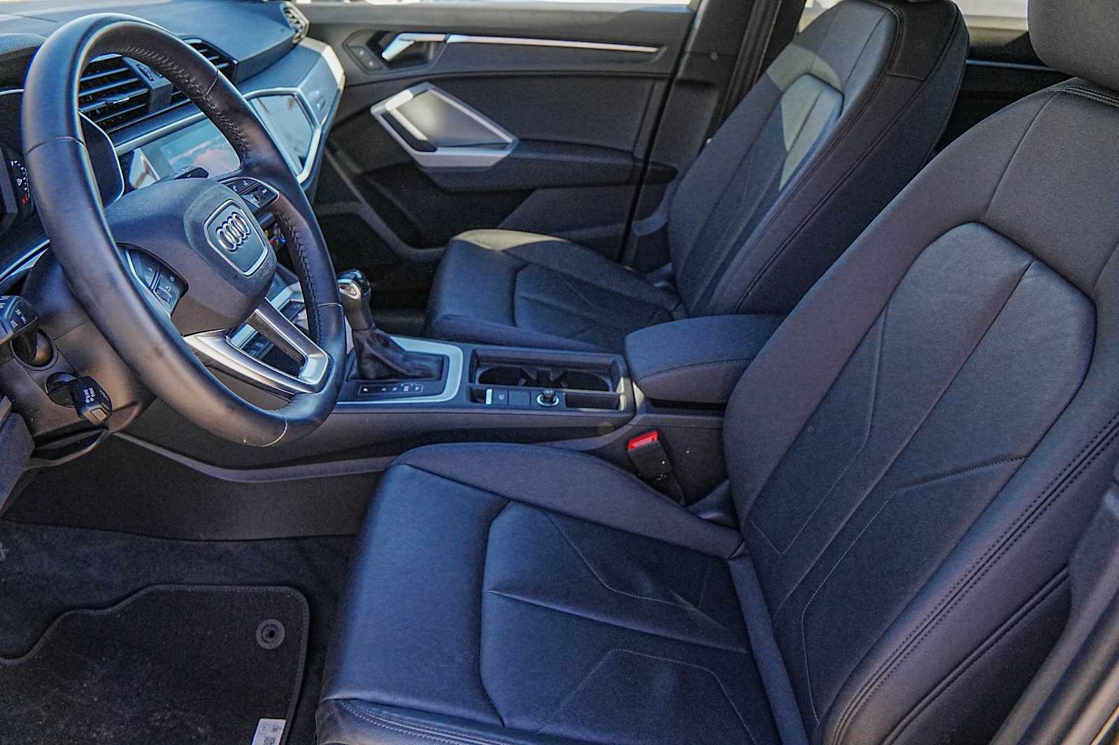 Thumbnail: 2020 Audi Q3 - 10