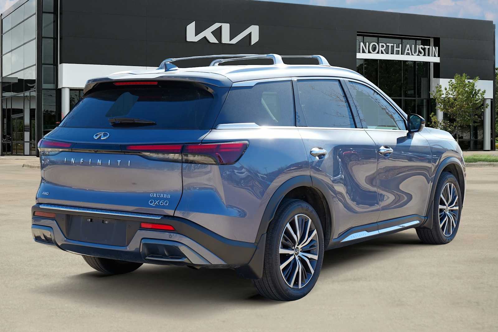 Thumbnail: 2023 INFINITI QX60 - 6