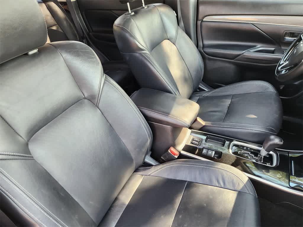 Thumbnail: 2019 Mitsubishi Outlander - 13