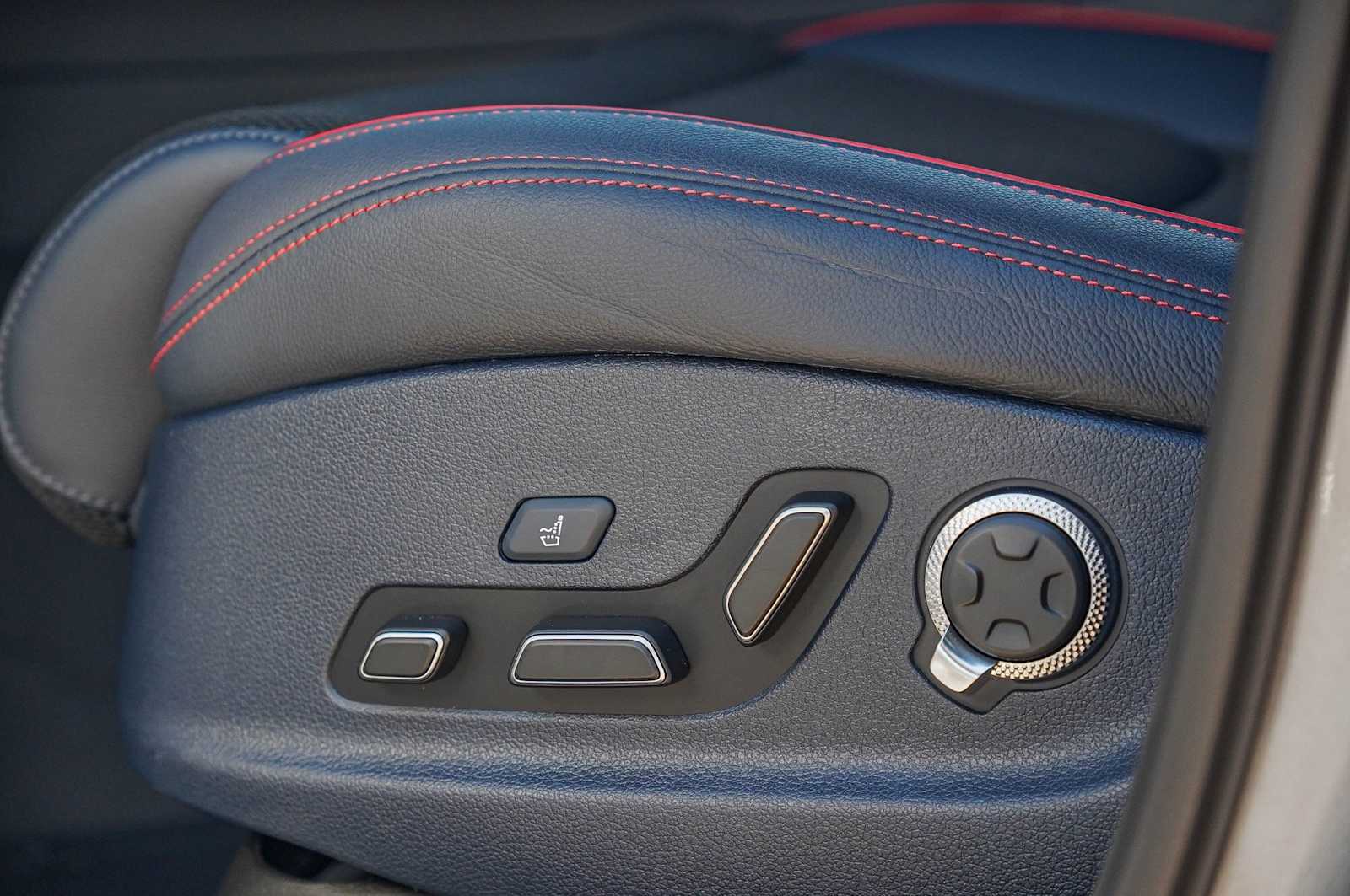 Thumbnail: 2023 Genesis GV70 - 27