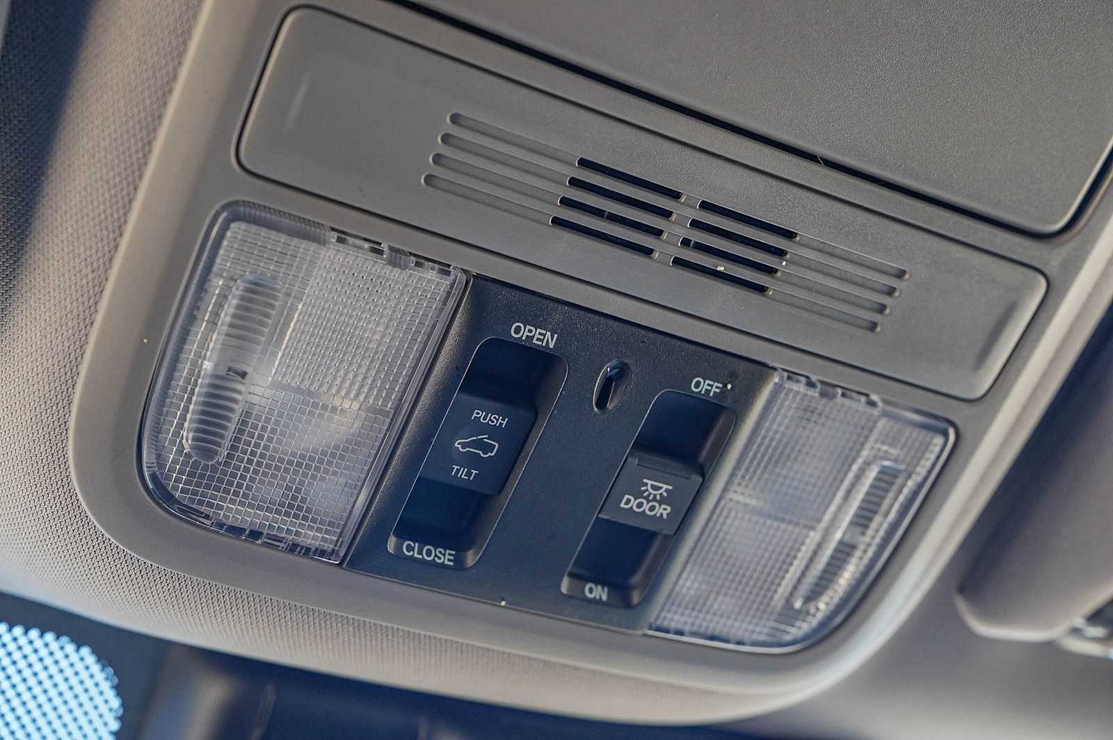 Thumbnail: 2018 Honda Odyssey - 21