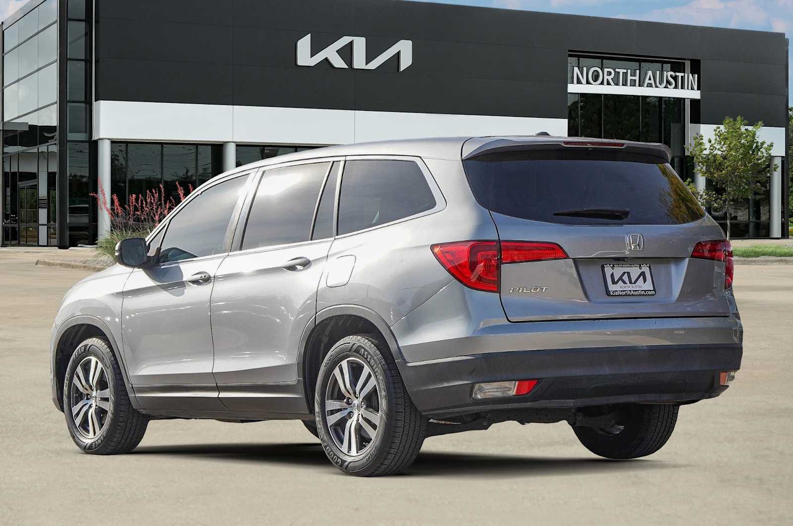 Thumbnail: 2017 Honda Pilot - 5