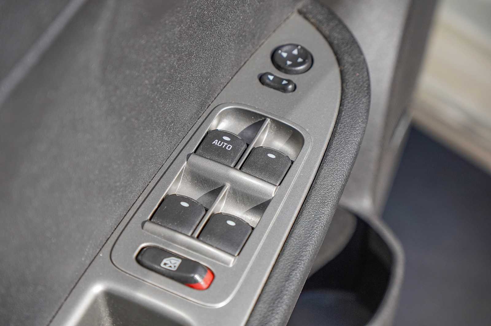 Thumbnail: 2012 Chevrolet Malibu - 23