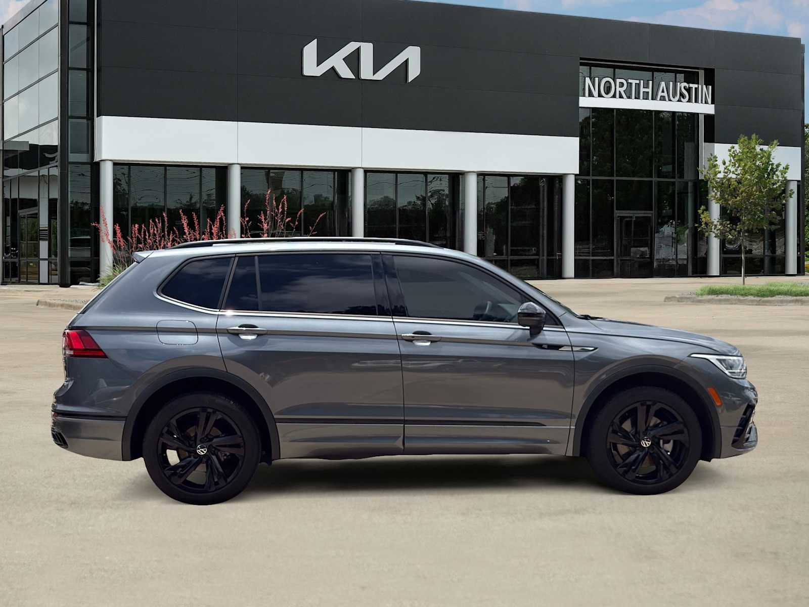 Thumbnail: 2024 Volkswagen Tiguan - 6