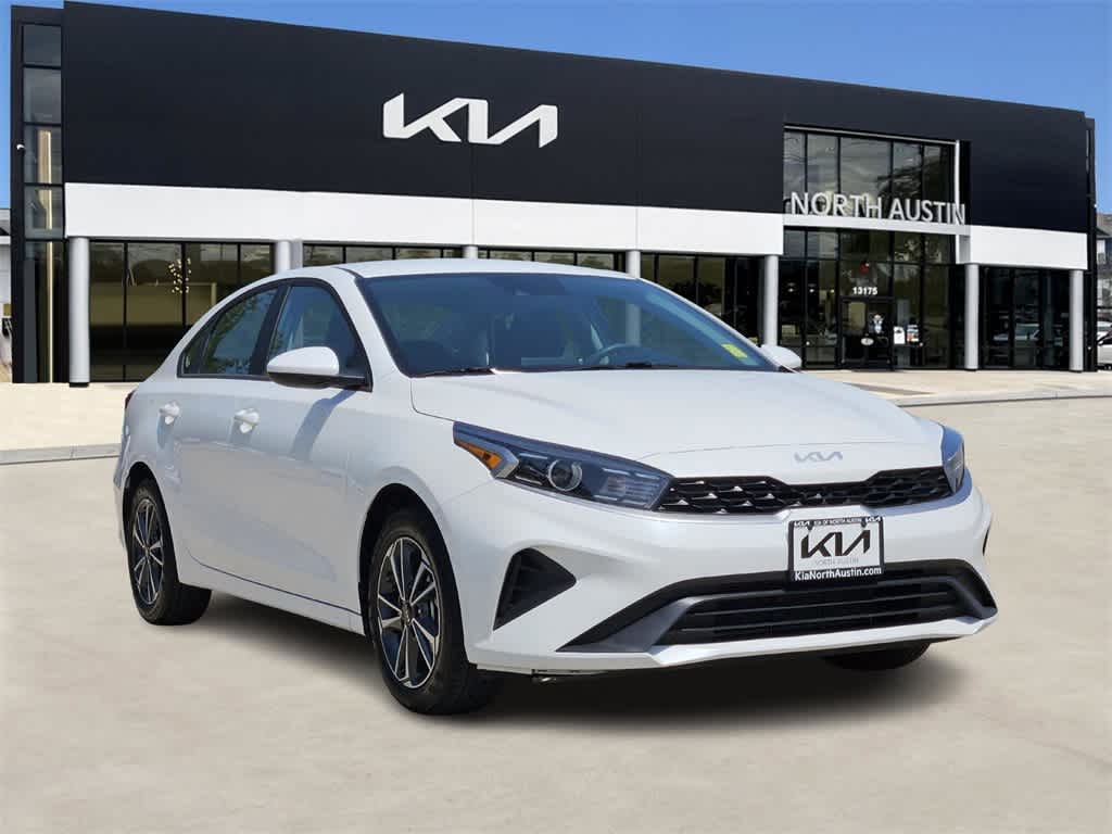 Thumbnail: 2024 Kia Forte - 3