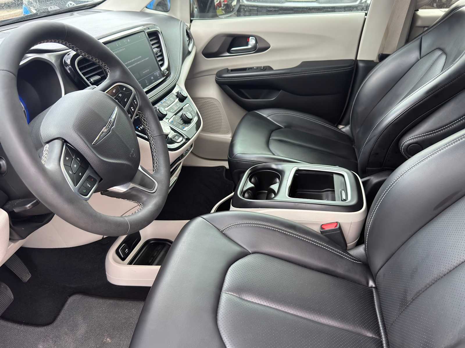 Thumbnail: 2023 Chrysler Pacifica - 7
