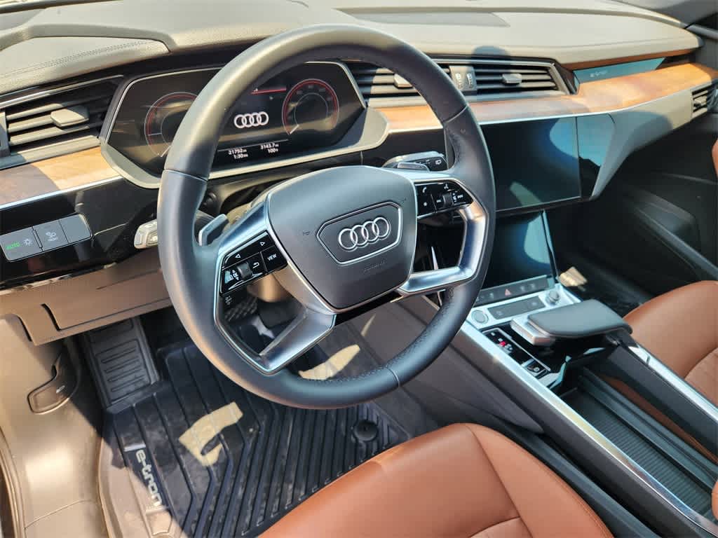 Thumbnail: 2022 Audi e-tron - 2