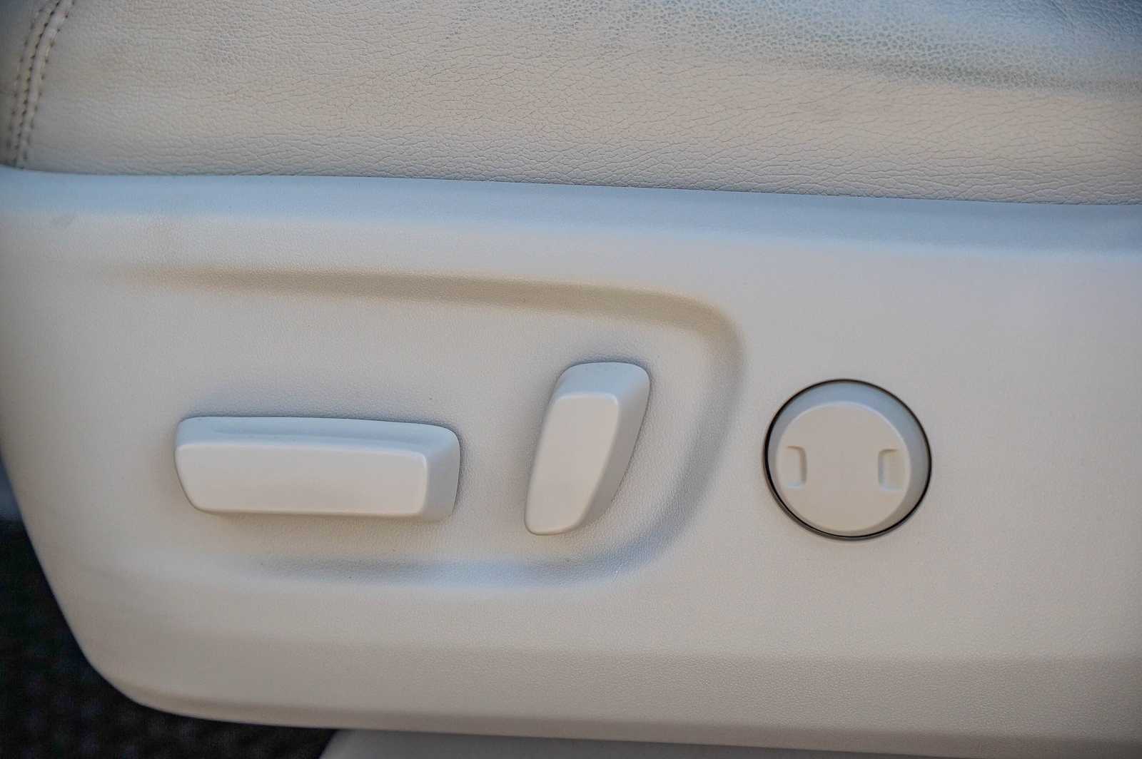 Thumbnail: 2013 Toyota Sienna - 27