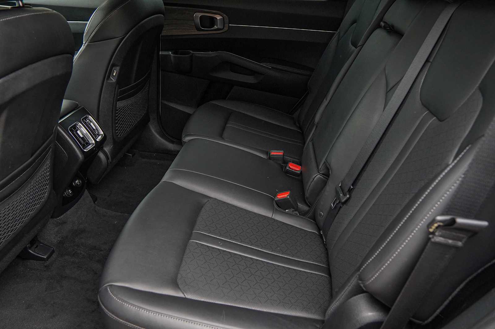 Thumbnail: 2023 Kia Sorento - 30