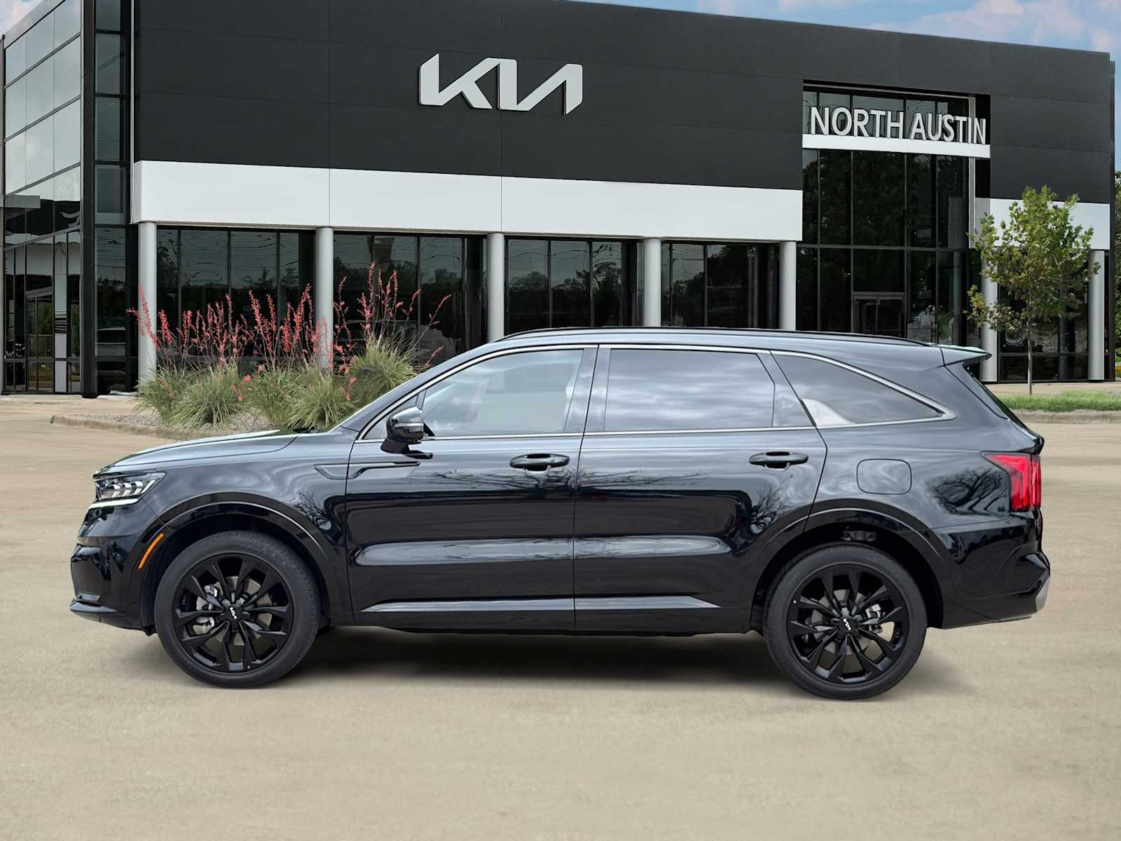 Thumbnail: 2023 Kia Sorento - 4