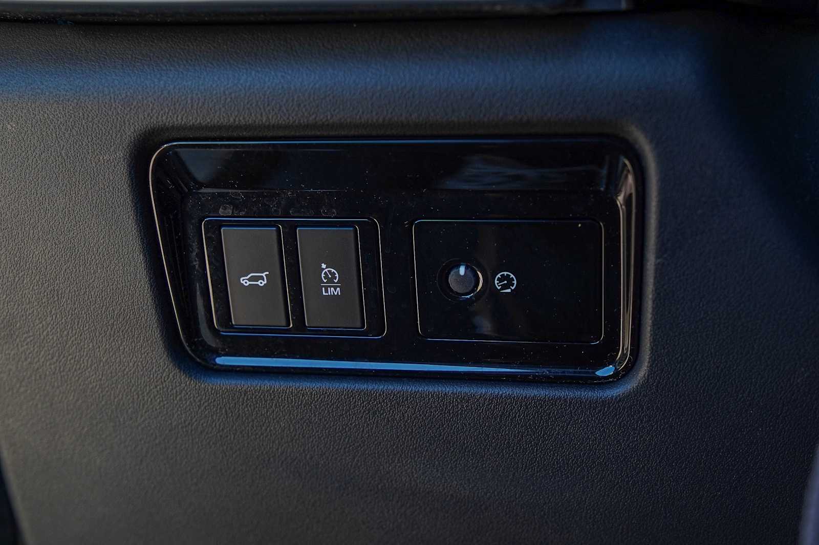 Thumbnail: 2020 Jaguar F-Pace - 22