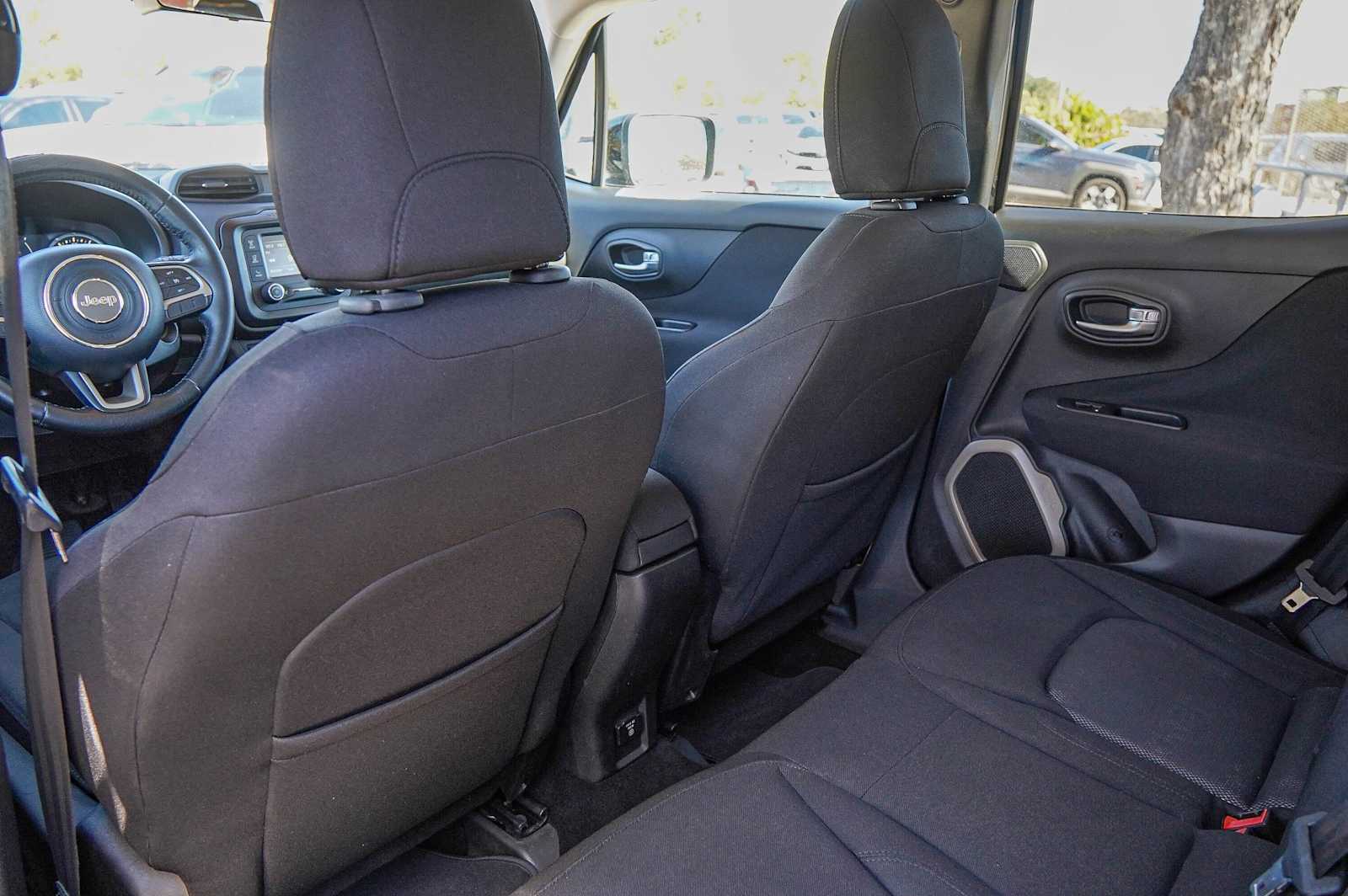 Thumbnail: 2015 Jeep Renegade - 28