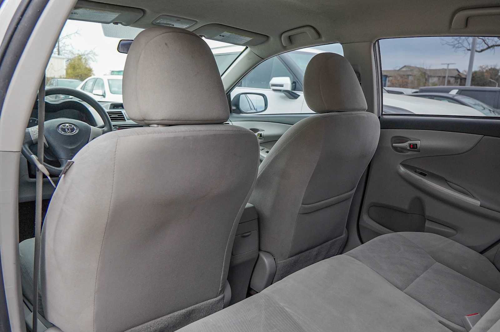 Thumbnail: 2013 Toyota Corolla - 25