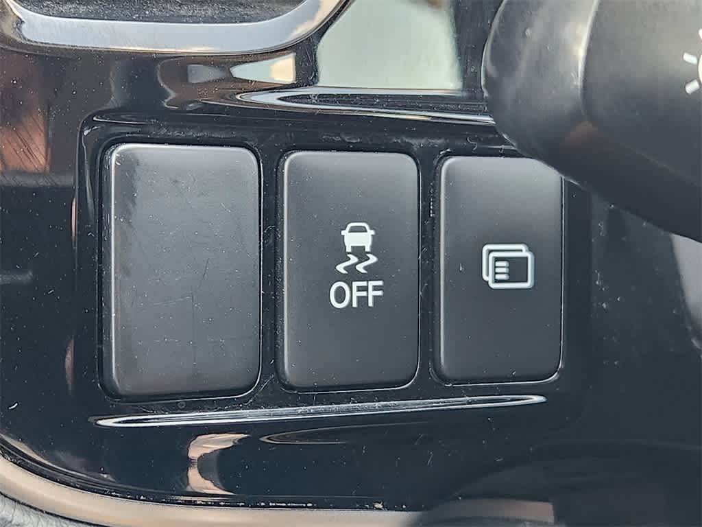 Thumbnail: 2019 Mitsubishi Outlander - 21