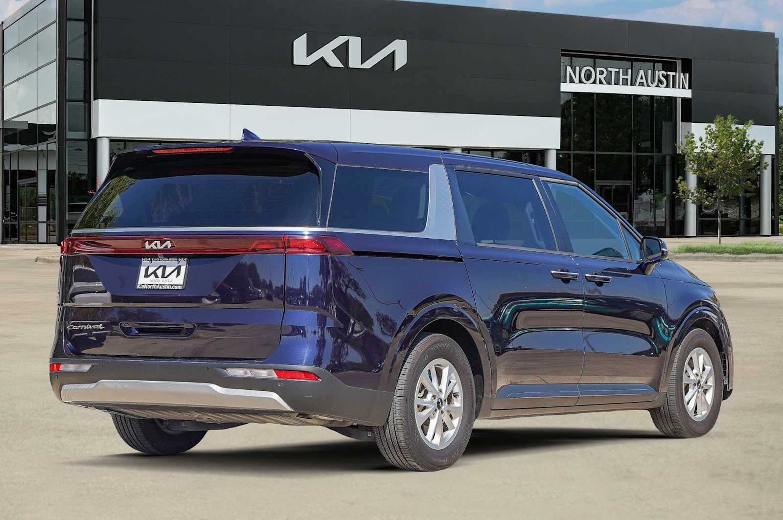 Thumbnail: 2022 Kia Carnival - 7