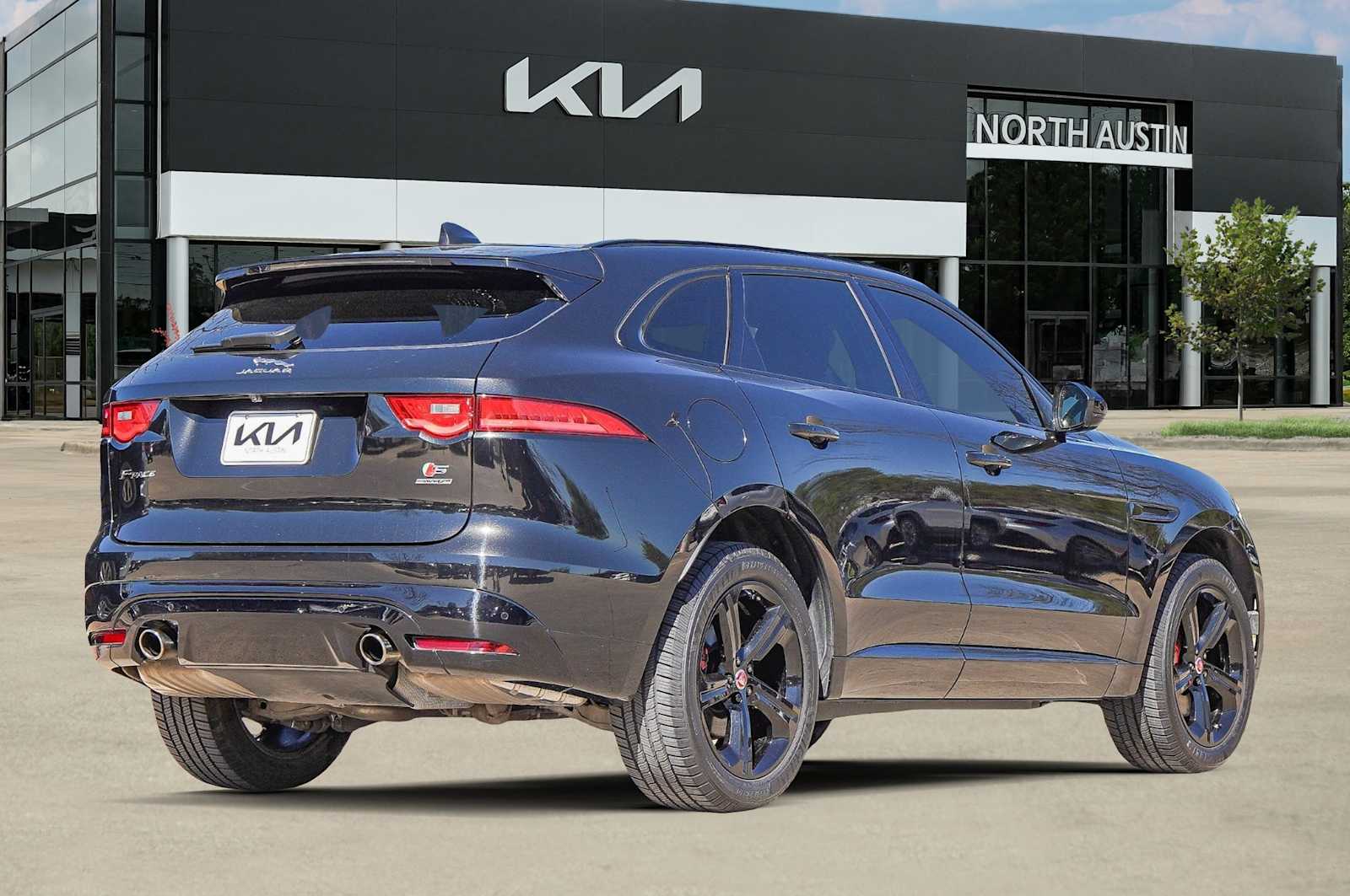 Thumbnail: 2020 Jaguar F-Pace - 6