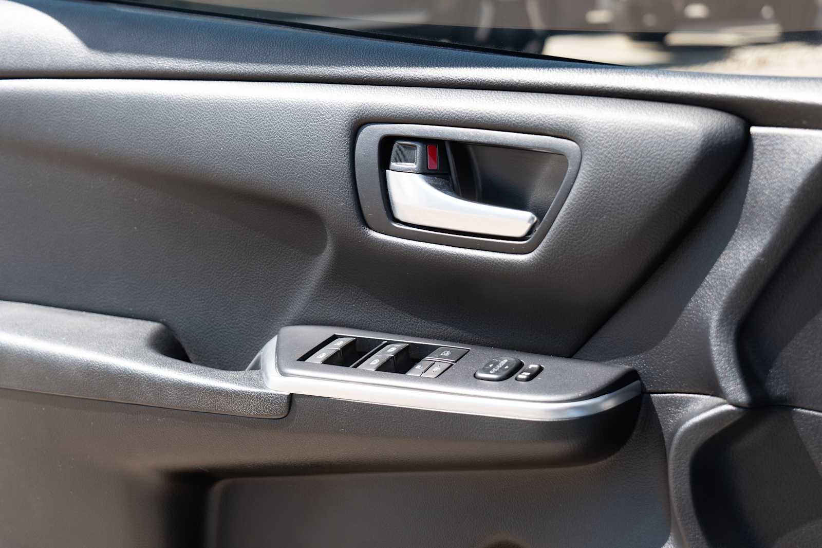 Thumbnail: 2015 Toyota Camry - 21