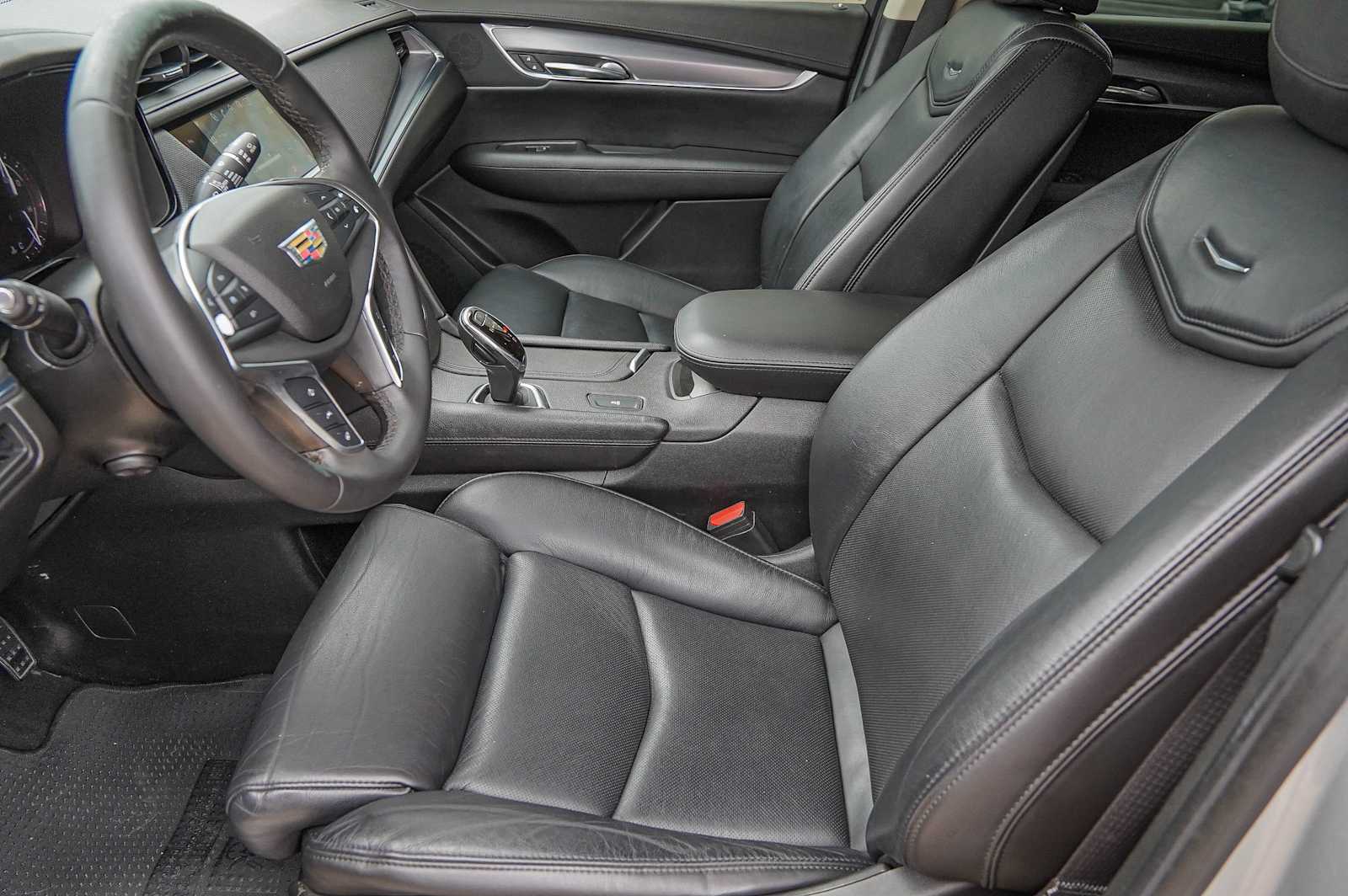 Thumbnail: 2017 Cadillac XT5 - 10