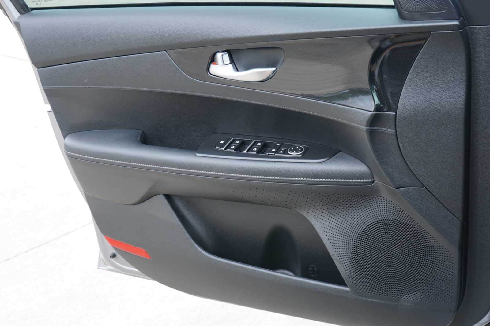 Thumbnail: 2023 Kia Forte - 16