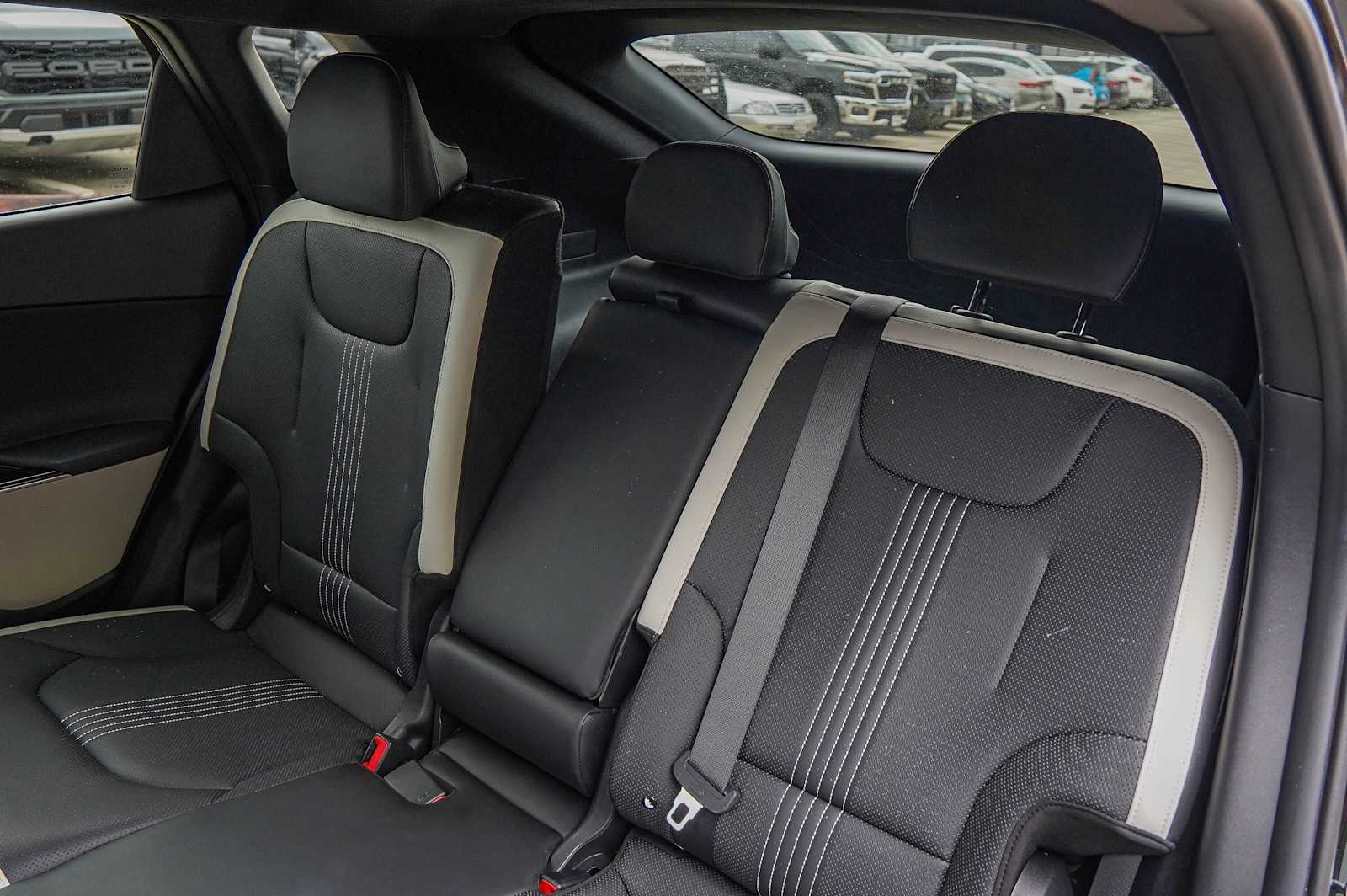 Thumbnail: 2022 Kia EV6 - 31