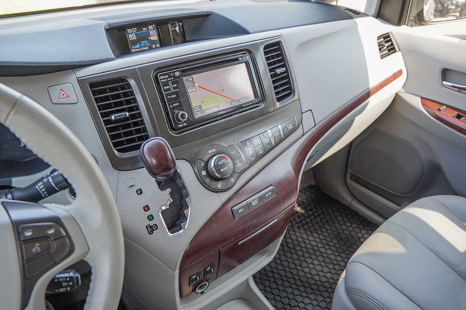 Thumbnail: 2013 Toyota Sienna - 19