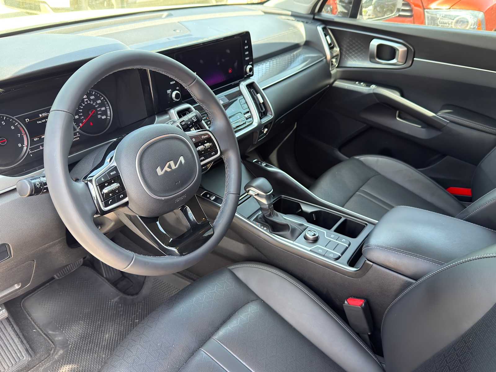 Thumbnail: 2023 Kia Sorento - 9