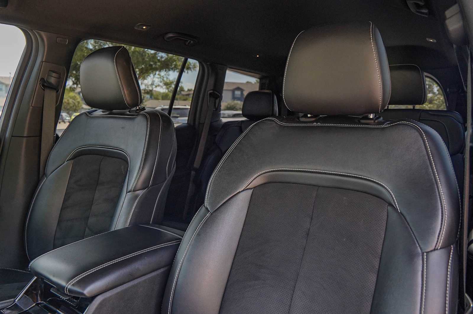 Thumbnail: 2022 Jeep Grand Cherokee - 11