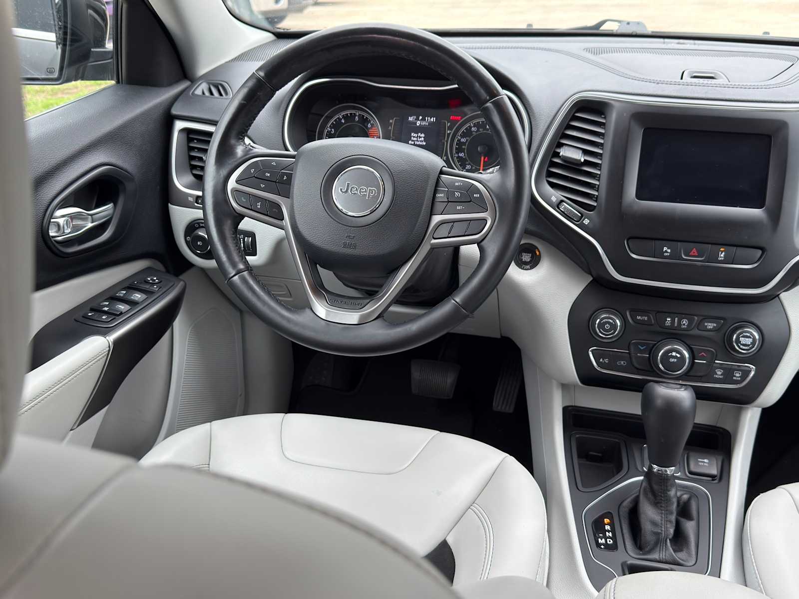 Thumbnail: 2021 Jeep Cherokee - 32