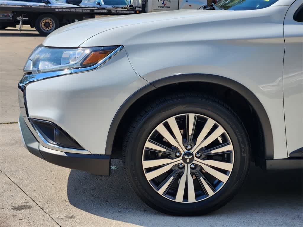 Thumbnail: 2019 Mitsubishi Outlander - 8