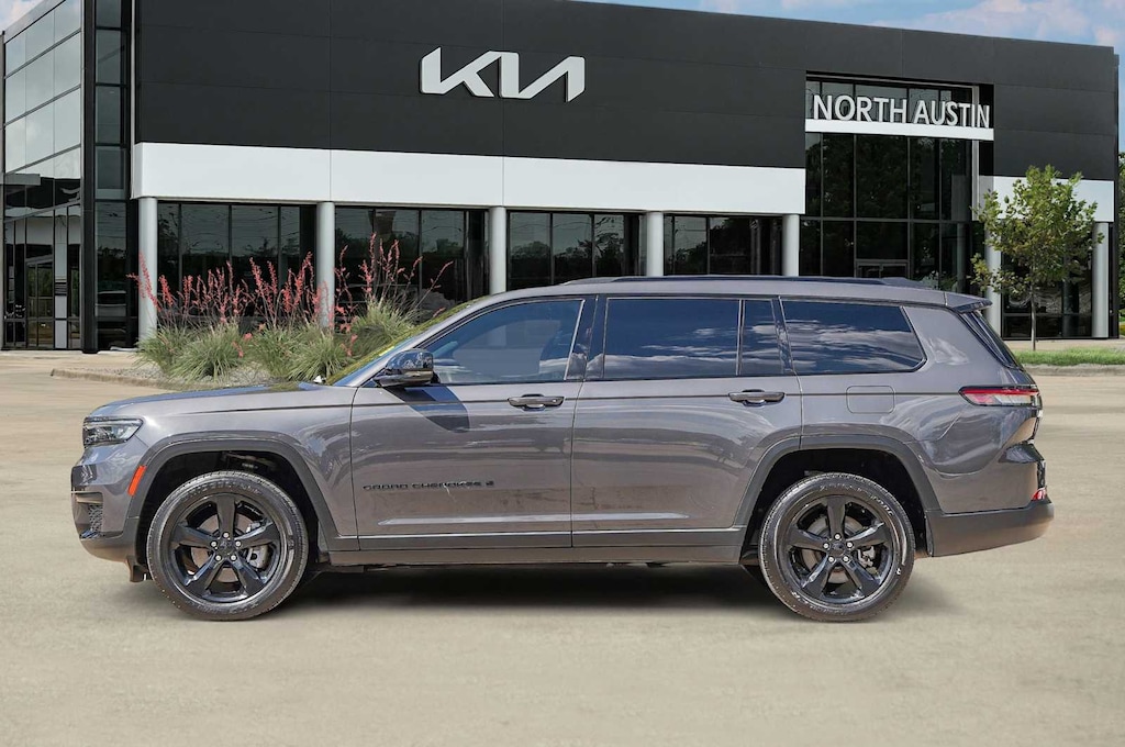 Used 2022 Jeep New Grand Cherokee Laredo SUV