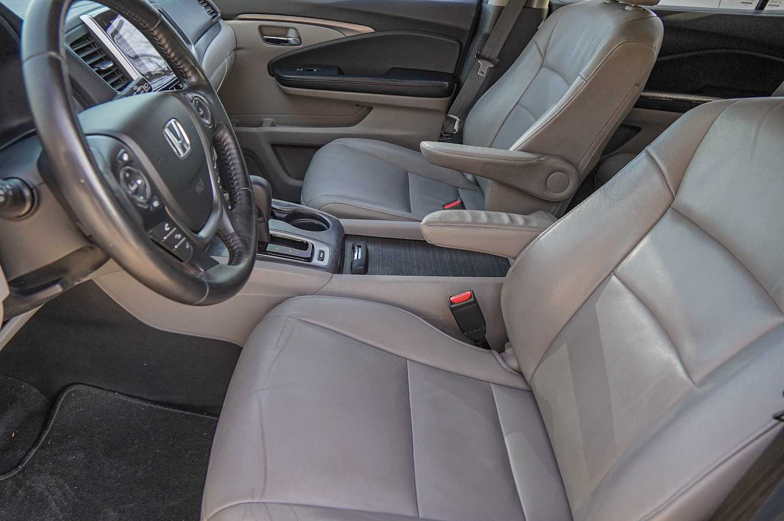 Thumbnail: 2017 Honda Pilot - 10