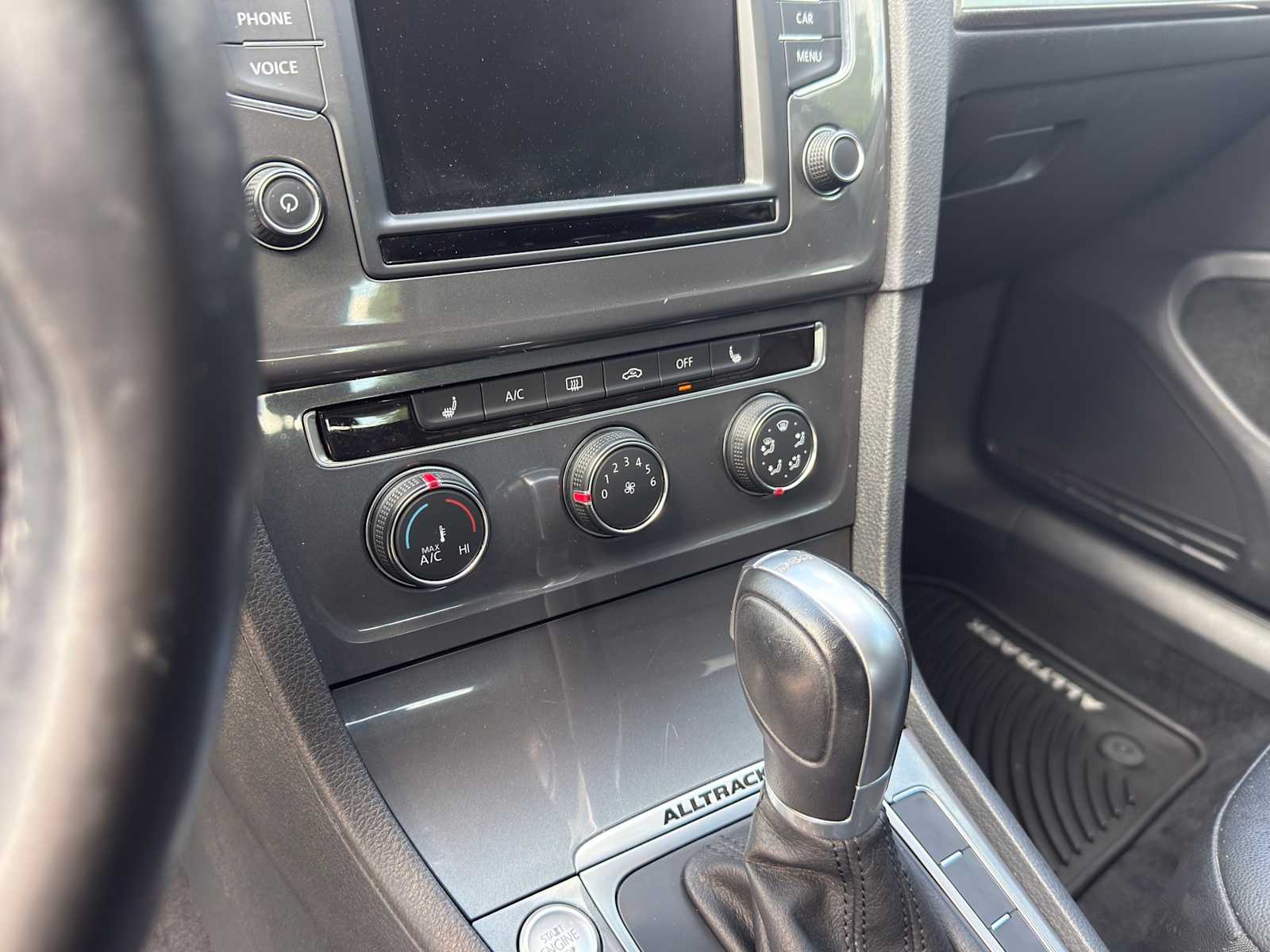 Thumbnail: 2020 Kia Sorento - 17