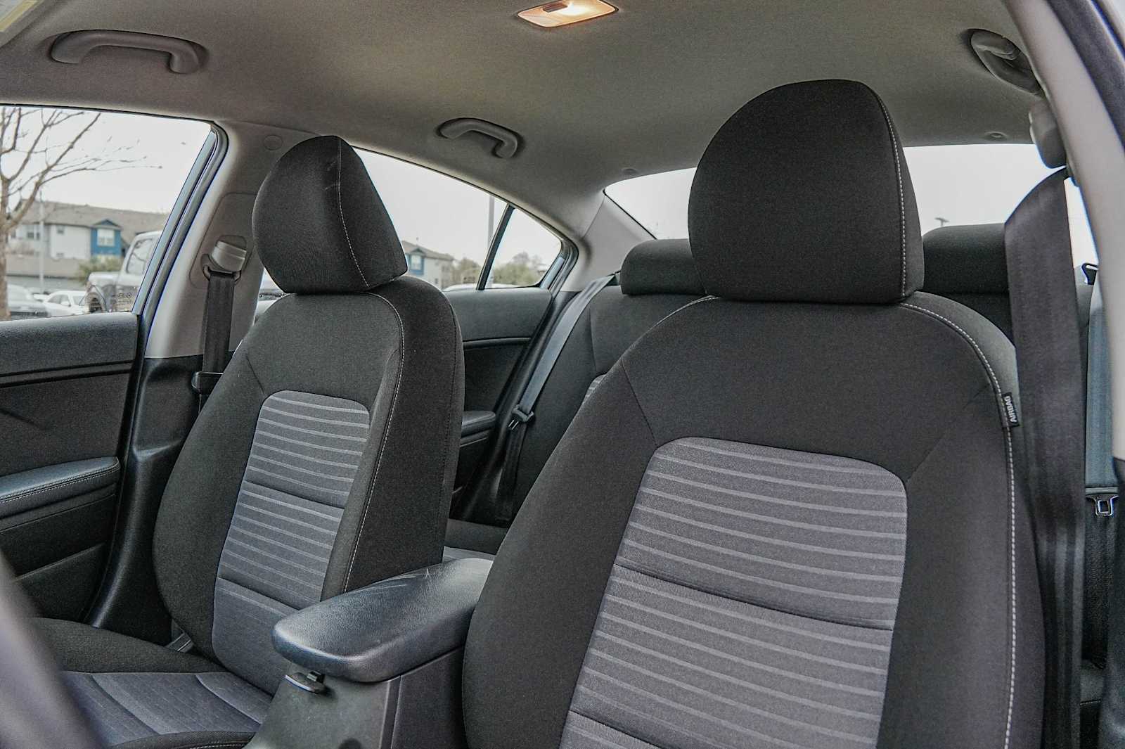 Thumbnail: 2017 Kia Forte - 11