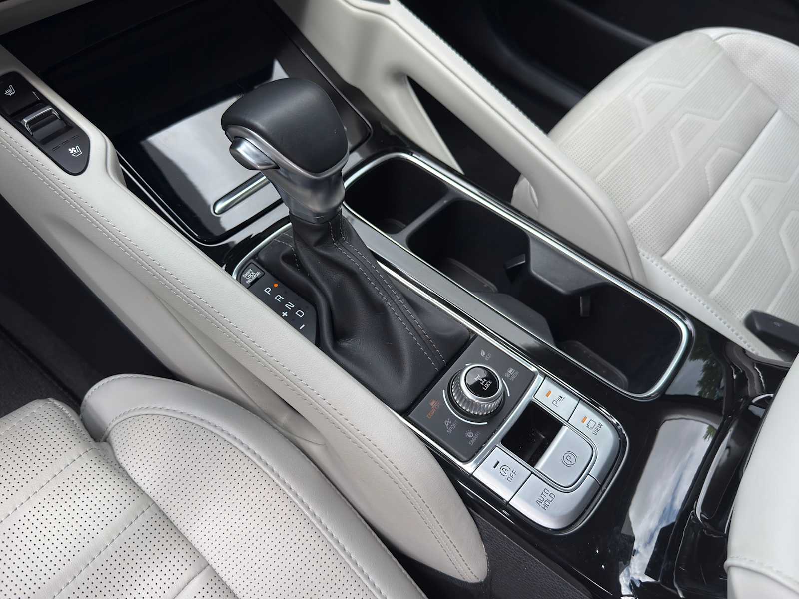 Thumbnail: 2022 Kia Telluride - 17