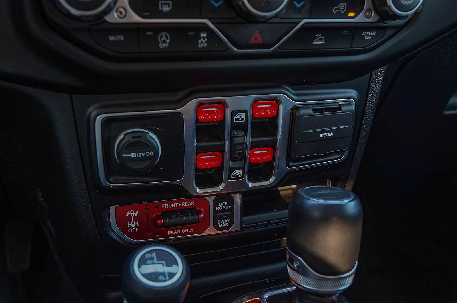 Thumbnail: 2023 Jeep Gladiator - 22