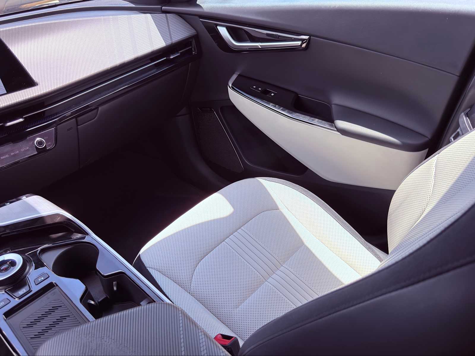 Thumbnail: 2024 Kia EV6 - 31