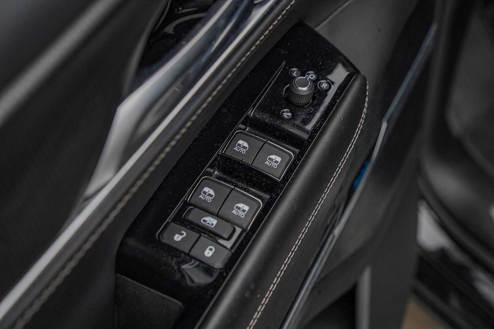 Thumbnail: 2024 Jeep Grand Wagoneer - 24