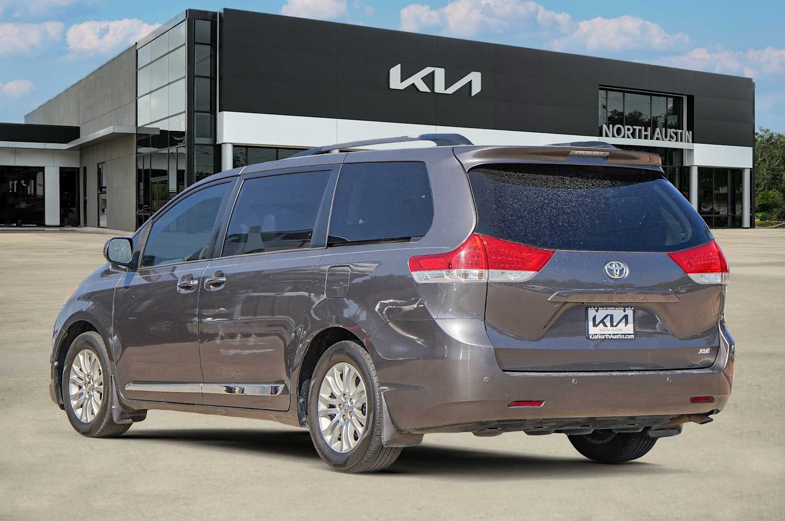 Thumbnail: 2013 Toyota Sienna - 4