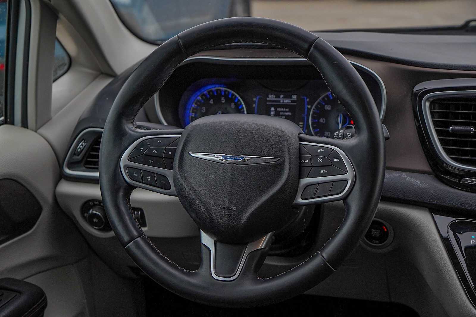 Thumbnail: 2018 Chrysler Pacifica - 30